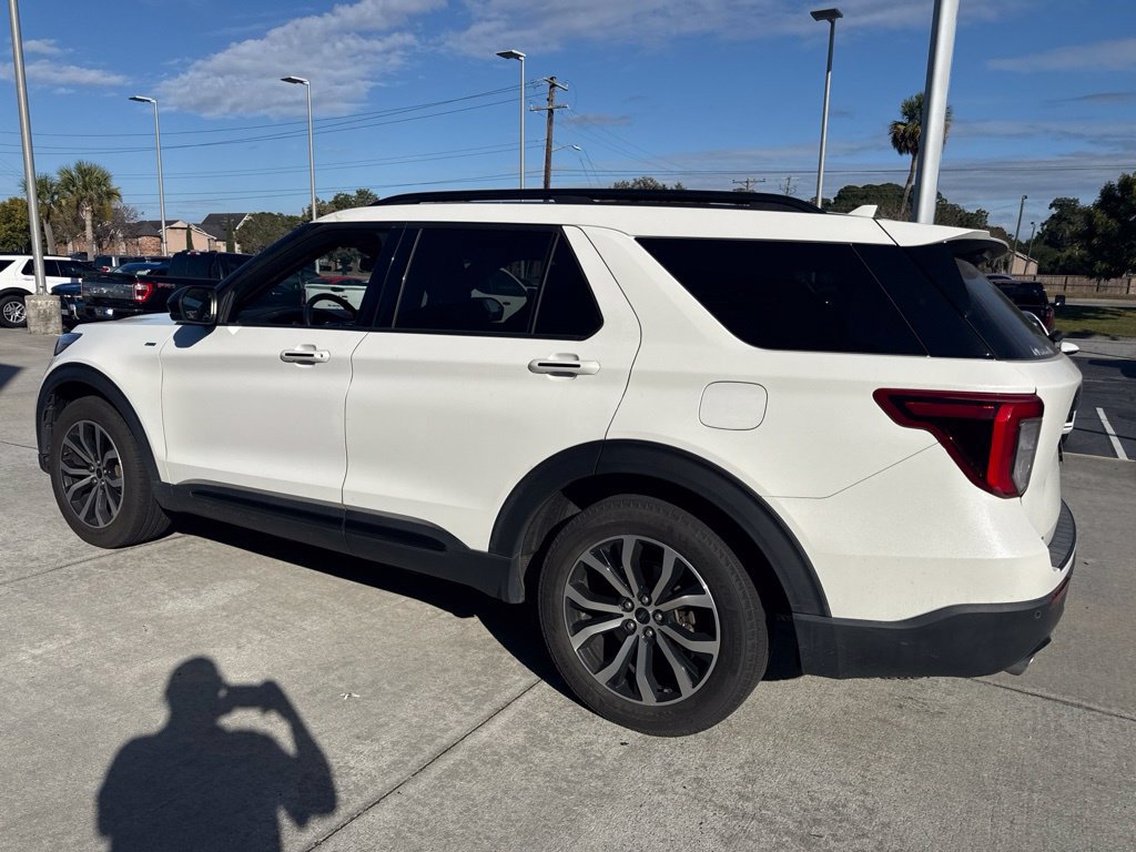 Used 2024 Ford Explorer ST-Line w/ Class IV Trailer Tow Package RWD image 6