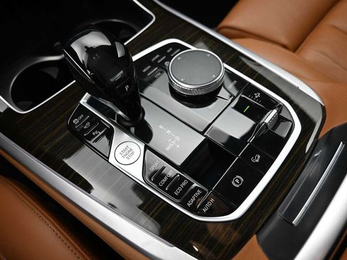 Used 2021 BMW X7 xDrive40i w/ M Sport Package AWD/4WD image 12