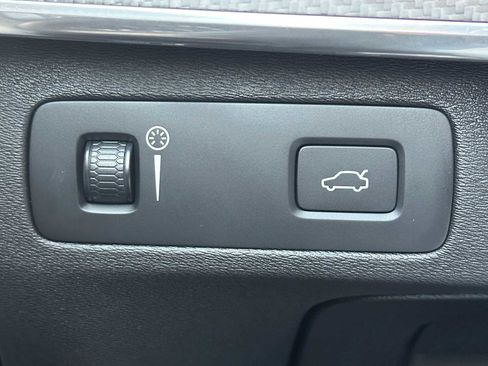 Used 2019 Volvo XC90 T6 R-Design w/ Advanced Package image 32