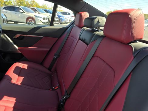 New 2026 BMW i5 eDrive40 w/ M Sport Package image 13