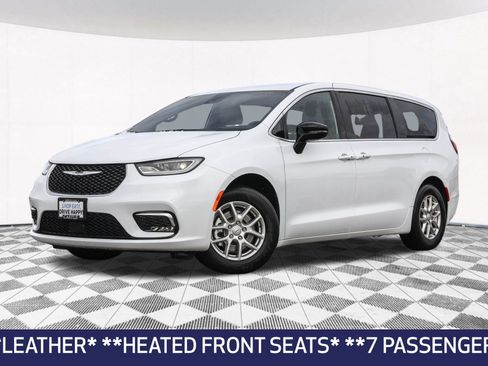 New 2026 Chrysler Pacifica Select image 2