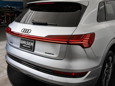 Used 2022 Audi e-tron Premium w/ Convenience Plus Package image 9