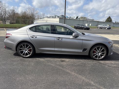 Used 2025 Genesis G70 2.5T image 3