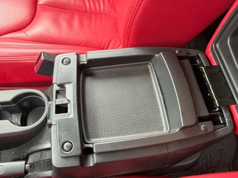 Used 2017 Jeep Wrangler Unlimited Rubicon AWD/4WD image 23