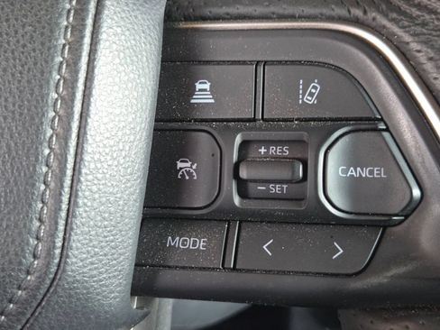 Used 2025 Toyota Tundra Limited AWD/4WD image 7