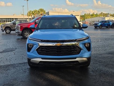 Used 2024 Chevrolet TrailBlazer LT w/ Convenience Package FWD image 12