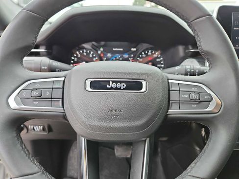 Used 2025 Jeep Compass Latitude AWD/4WD image 19