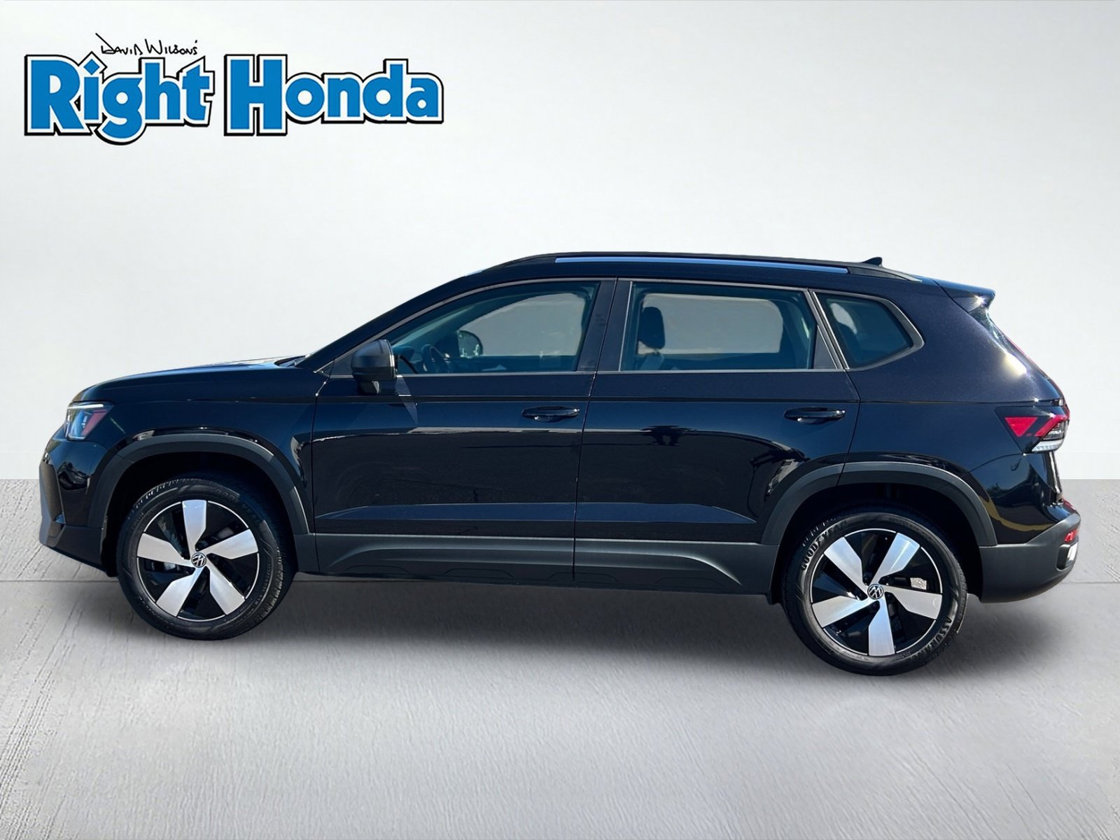 Used 2025 Volkswagen Taos S AWD/4WD image 3