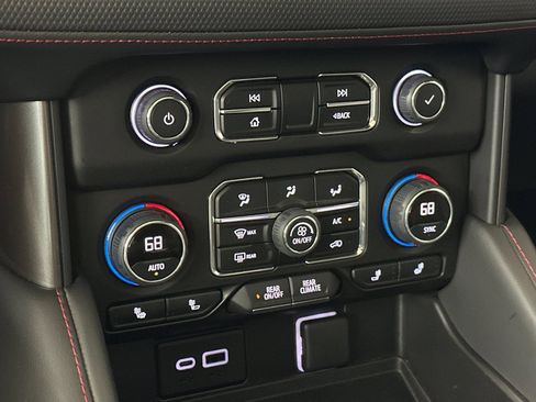 Used 2022 Chevrolet Suburban RST w/ Luxury Package image 19