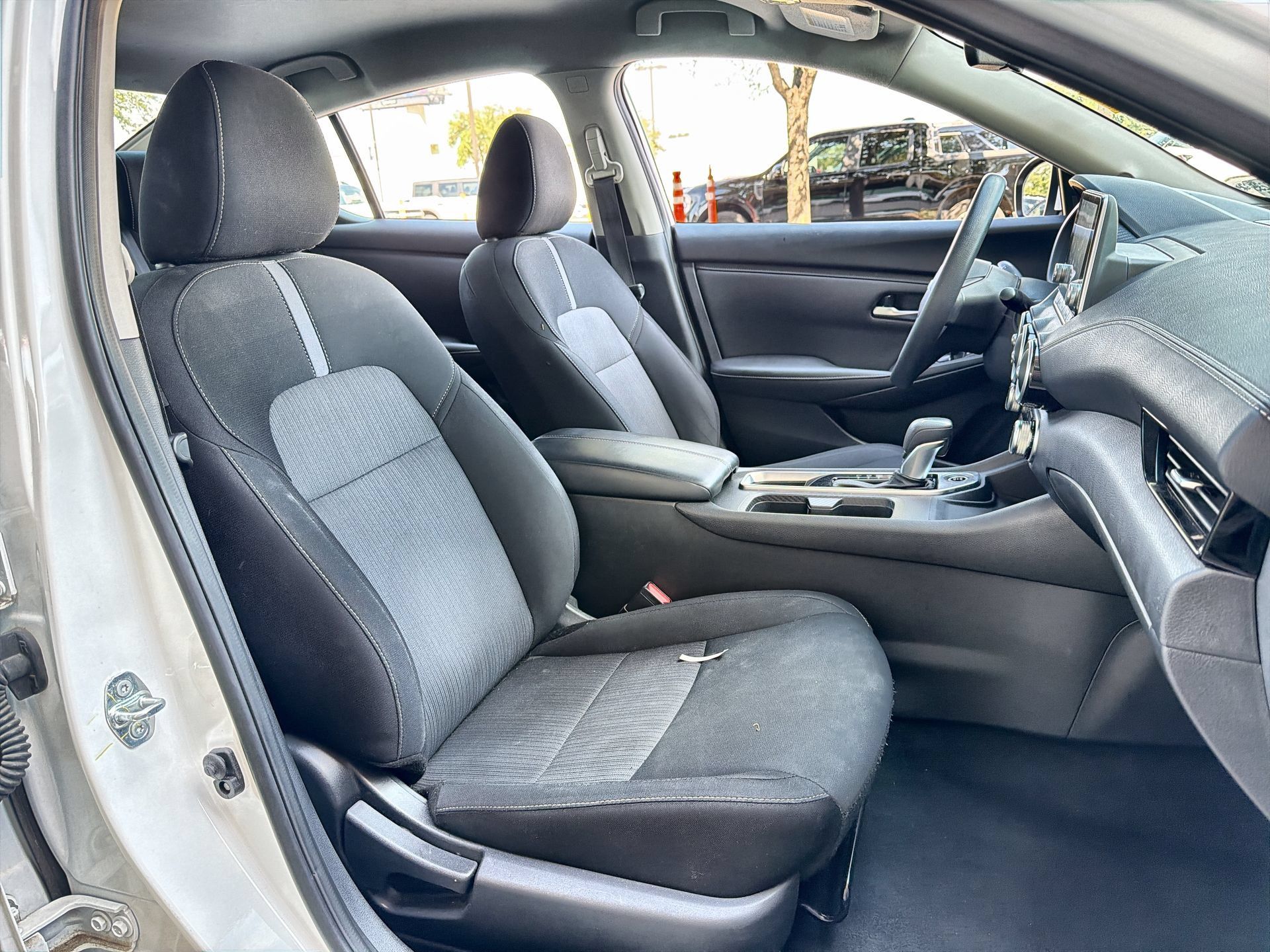 Used 2024 Nissan Sentra SV FWD image 23