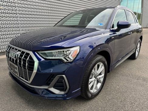 Certified 2025 Audi Q3 2.0T Premium w/ Convenience Package image 1