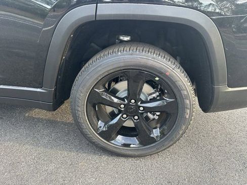 New 2025 Jeep Grand Cherokee L Altitude image 18