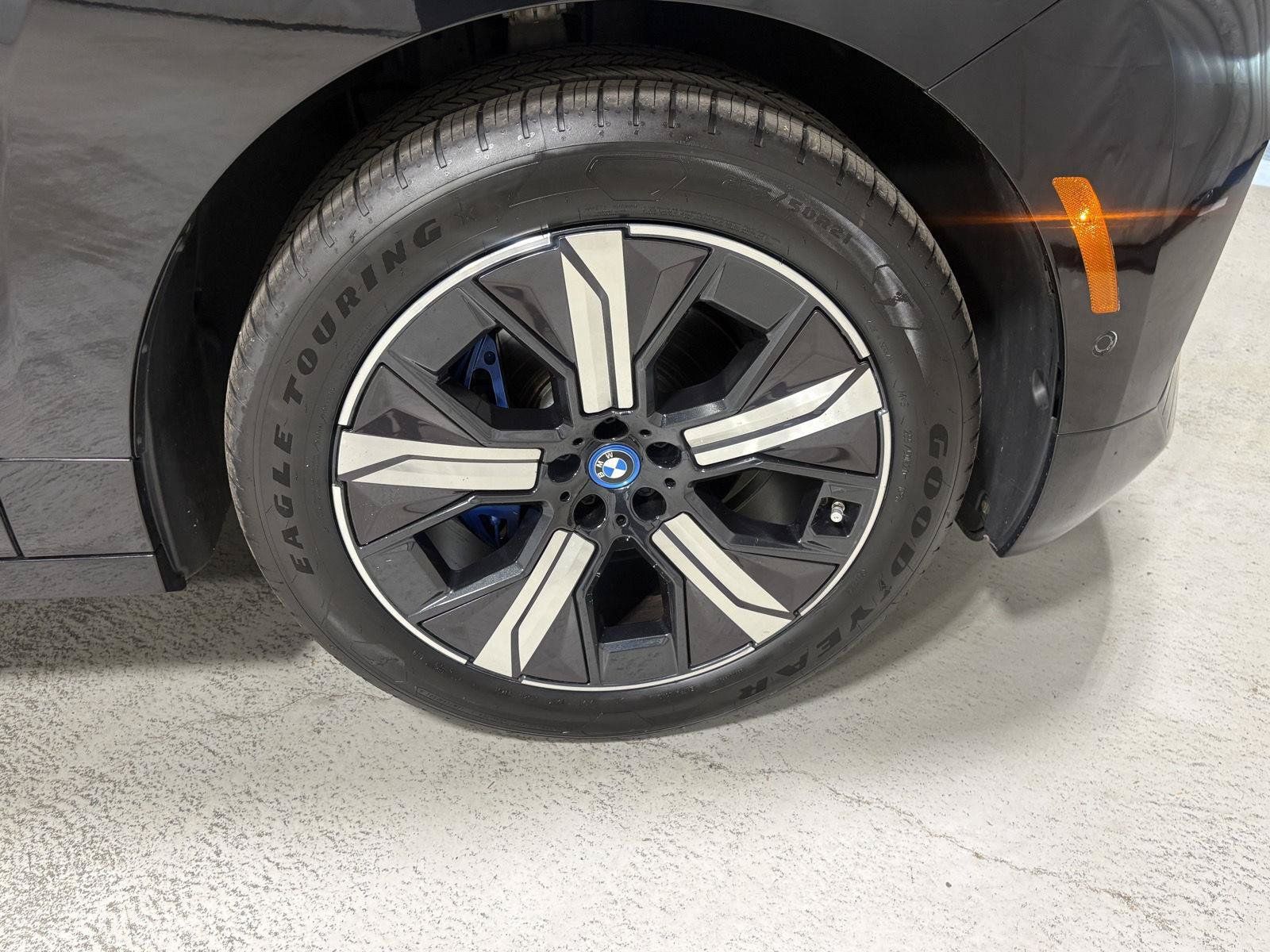 Used 2023 BMW iX xDrive50 w/ Sport Package AWD/4WD image 37