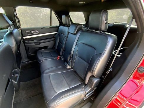 Used 2017 Ford Explorer XLT w/ Equipment Group 202A image 21