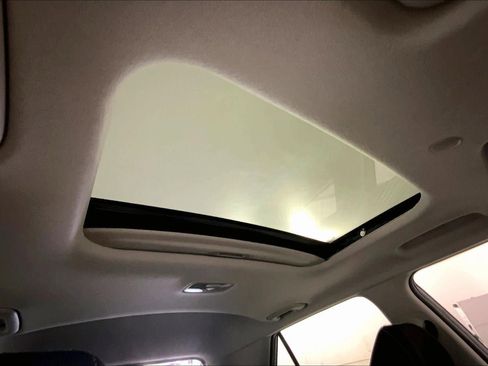 Used 2025 Hyundai Venue SEL image 28