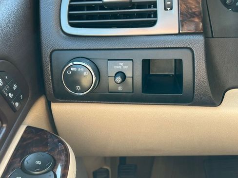 Used 2013 GMC Yukon XL Denali image 29