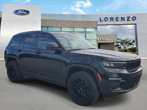 Used 2024 Jeep Grand Cherokee Limited w/ Black Appearance Package image 3