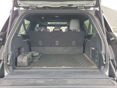 New 2025 Lincoln Navigator L Reserve w/ Jet Appearance Package image 10