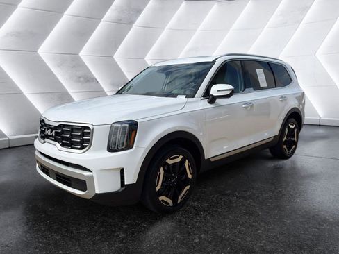 Used 2025 Kia Telluride S FWD image 3