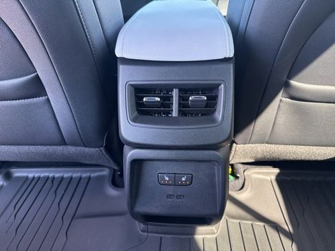 New 2025 Chevrolet Equinox EV LT w/ Convenience Package II image 23