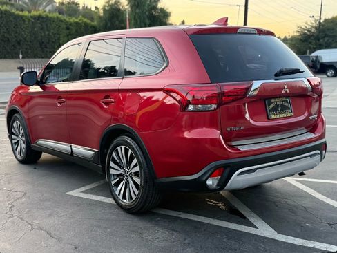 Used 2019 Mitsubishi Outlander SE image 4