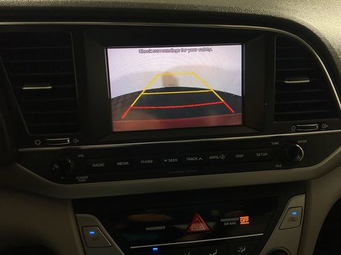 Used 2018 Hyundai Elantra SEL FWD image 3