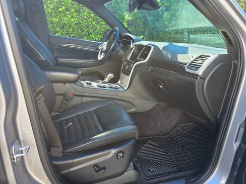 Used 2018 Jeep Grand Cherokee Limited image 38