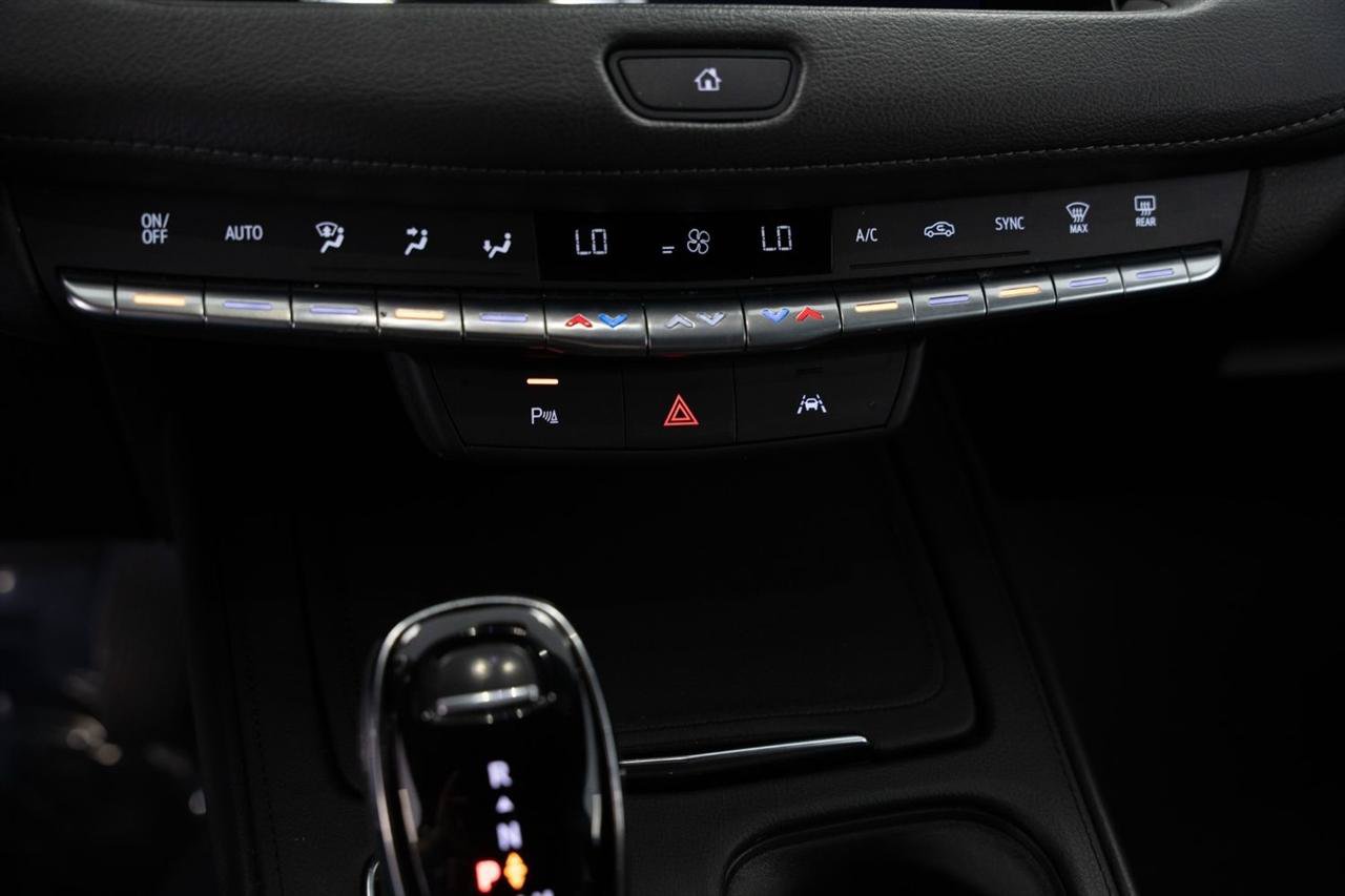Used 2023 Cadillac XT4 Premium Luxury AWD/4WD image 16