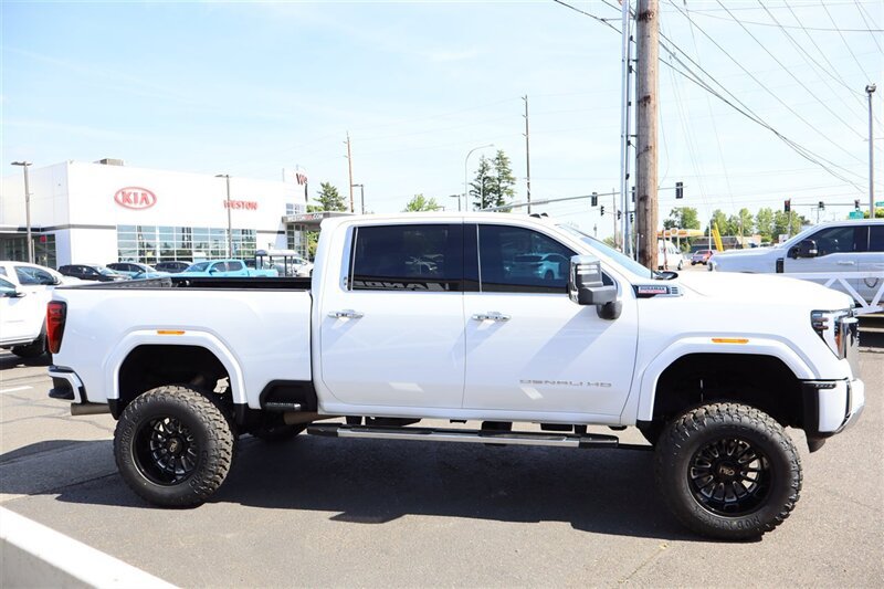 Used 2025 GMC Sierra 3500 Denali w/ Denali Reserve Package AWD/4WD image 6
