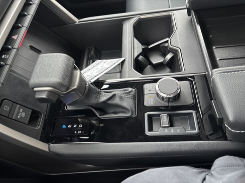 New 2026 Toyota Tundra Limited AWD/4WD image 22
