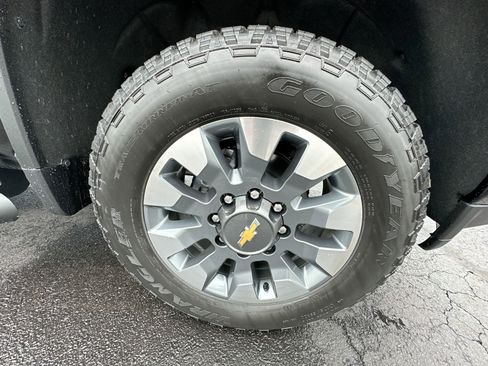 Used 2023 Chevrolet Silverado 2500 Custom w/ Custom Value Package AWD/4WD image 10