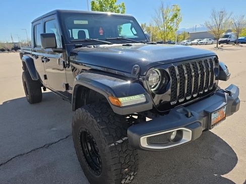 Used 2022 Jeep Gladiator Sport image 2