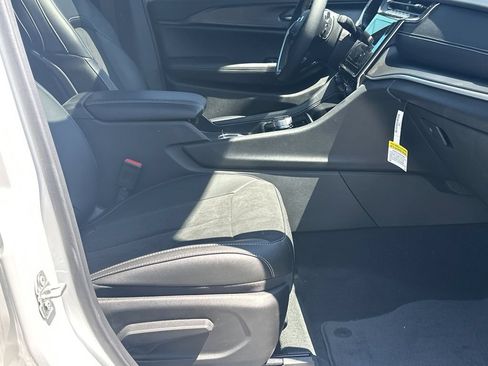 Used 2025 Jeep Grand Cherokee Altitude RWD image 14