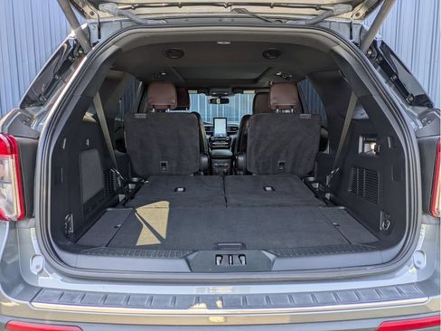 Certified 2023 Ford Explorer Platinum w/ Technology Package AWD/4WD image 7
