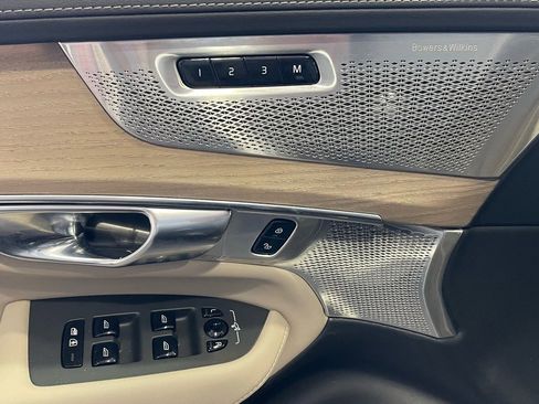 Used 2025 Volvo XC90 T8 Ultra w/ Lounge Package image 25