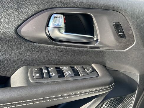 New 2026 Chrysler Pacifica Select AWD/4WD image 8