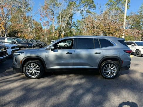 Used 2025 Buick Enclave Preferred image 2