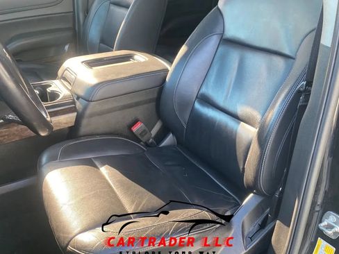 Used 2018 Chevrolet Suburban LT RWD image 17