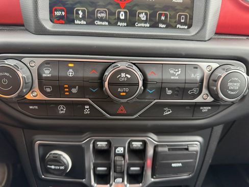 Used 2019 Jeep Wrangler Unlimited Rubicon w/ Dual Top Group AWD/4WD image 26