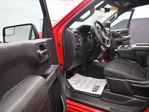 Used 2020 Chevrolet Silverado 1500 Custom w/ Custom Value Package image 17