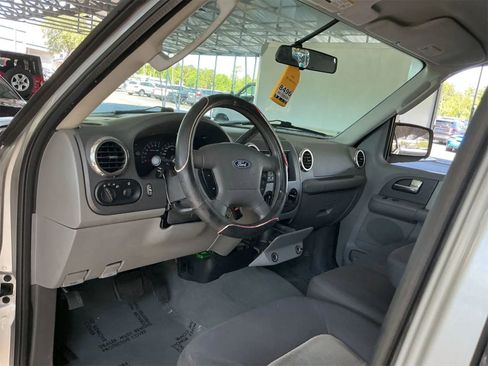 Used 2004 Ford Expedition XLS RWD image 4