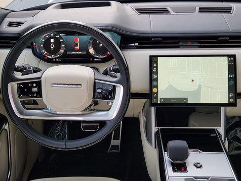 Certified 2025 Land Rover Range Rover SE image 29