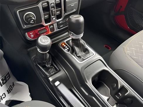 Used 2024 Jeep Gladiator Mojave w/ Technology Group image 23