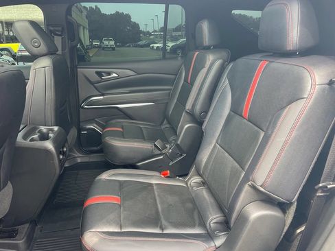 Used 2025 Chevrolet Traverse RS w/ LPO, Floor Liner Package AWD/4WD image 11