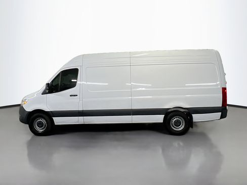 Used 2024 Mercedes-Benz Sprinter 2500 image 9