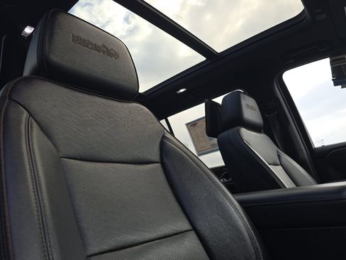 Used 2023 Chevrolet Suburban High Country w/ Advanced Technology Package image 19