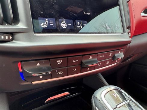 Used 2023 Maserati Levante Modena image 23