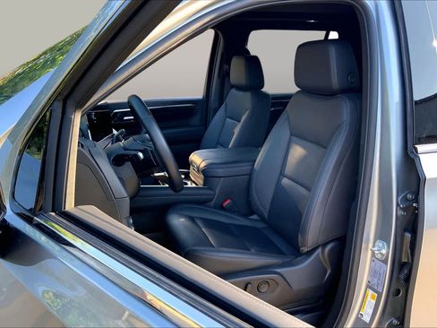 Used 2025 Chevrolet Tahoe LT w/ Comfort Package AWD/4WD image 8