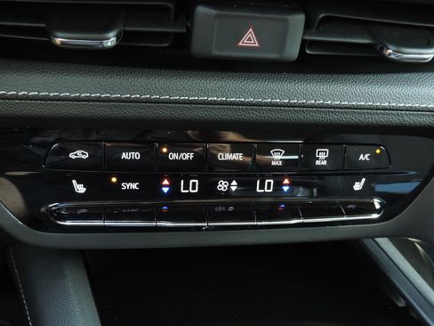 Certified 2021 Buick Envision Preferred FWD image 20