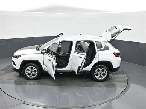 Used 2025 Jeep Compass Sport w/ Mopar Graphics Package image 48